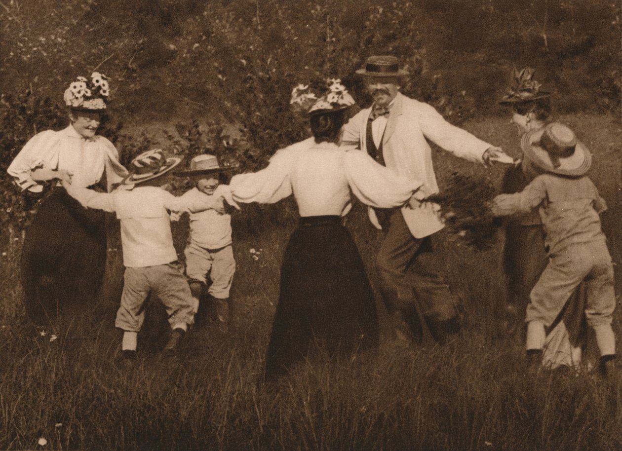 Rodina hrající hry na poli, 1937 od Unbekannt