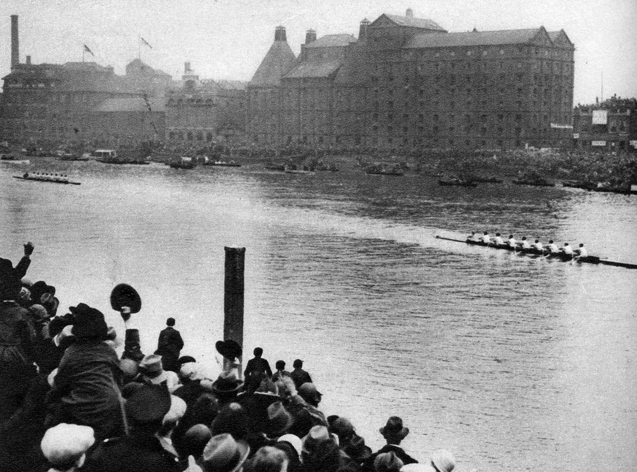Dokončení závodu Oxford a Cambridge Boat Race, Londýn, 1926-1927 od Unbekannt