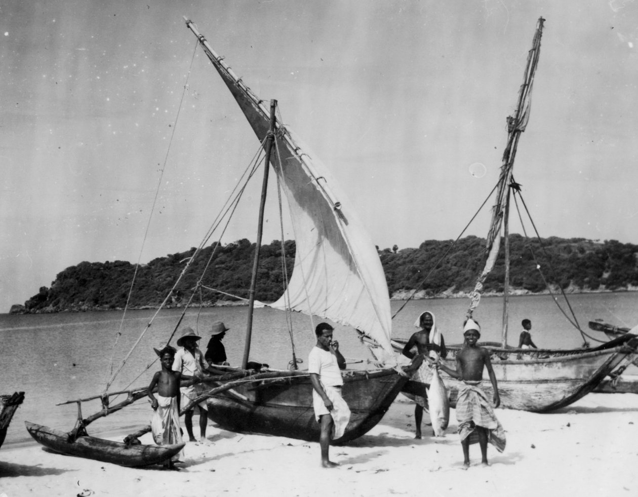 Rybářské lodě, Trincomalee, Ceylon, 1945 od Unbekannt