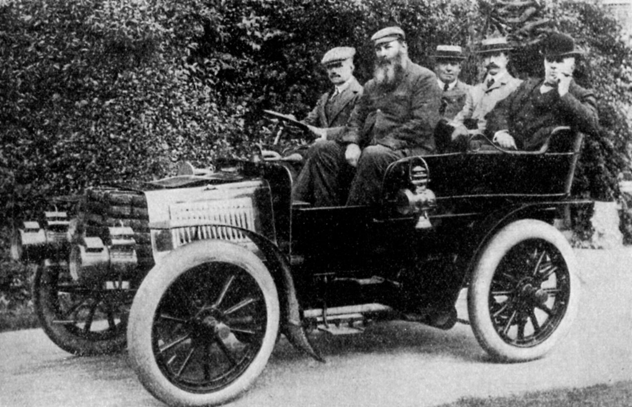 Pět mužů sedících v motorovém voze, 1902 1935 od Unbekannt
