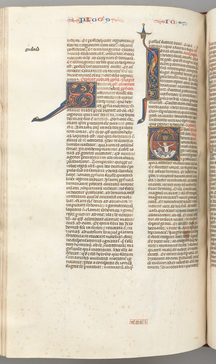 Fol. 357v, Jonah, historická iniciála E, Jonáš pohlcený velrybou, opevněné město nahoře, c. 1275- od Unbekannt