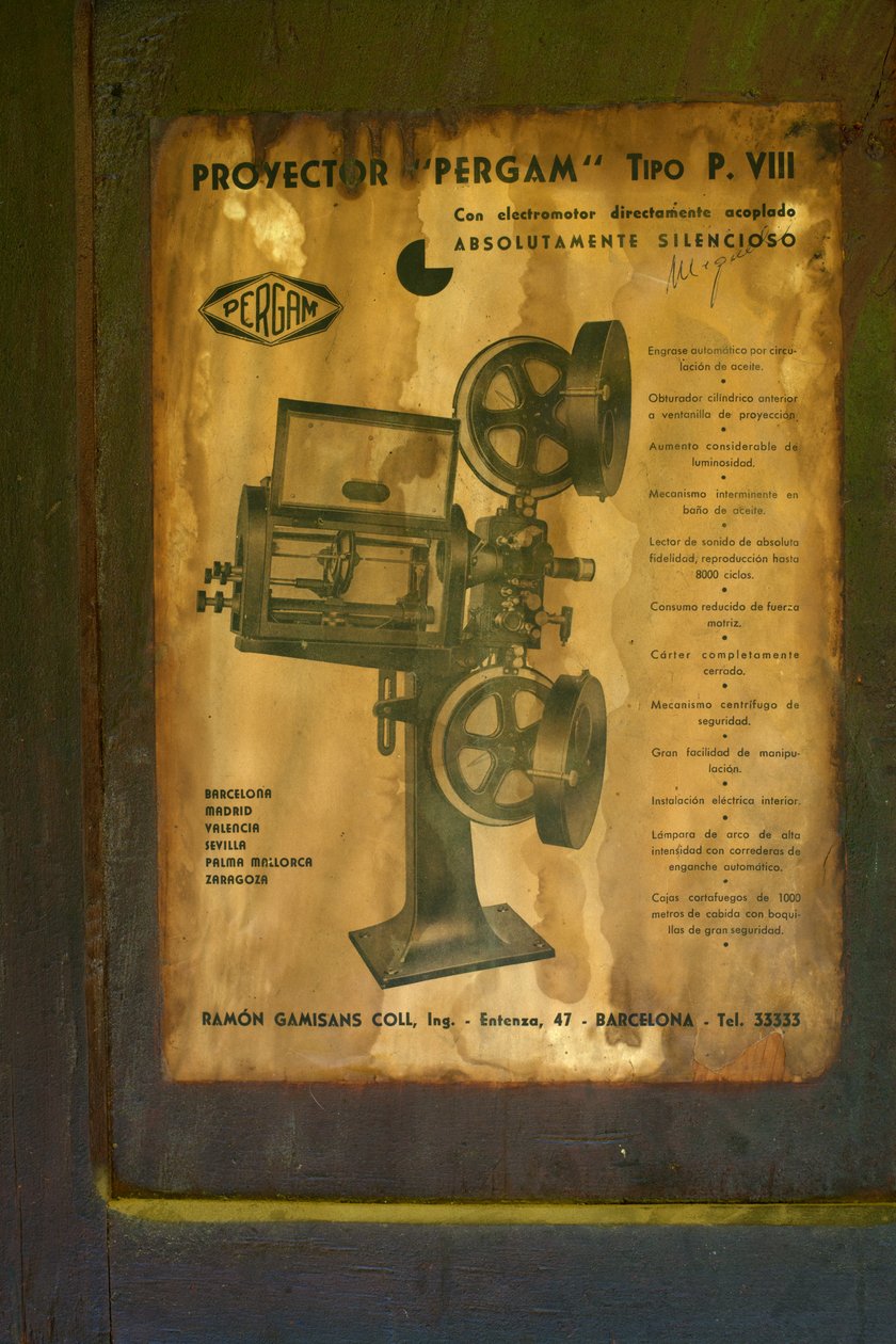 Bývalý hotel (Hostal Vell - la Toranesa). Interiér. Promítací místnost kina. Kino projektor (Ossa Pergam tipo PVIII). Detail. Originální manuál k projektoru. od Unbekannt