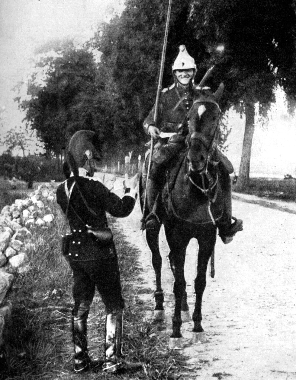 Francouzský dragoun, doručující pas, aby upozornil belgickou hlídku, první světová válka, 1914 od Unbekannt
