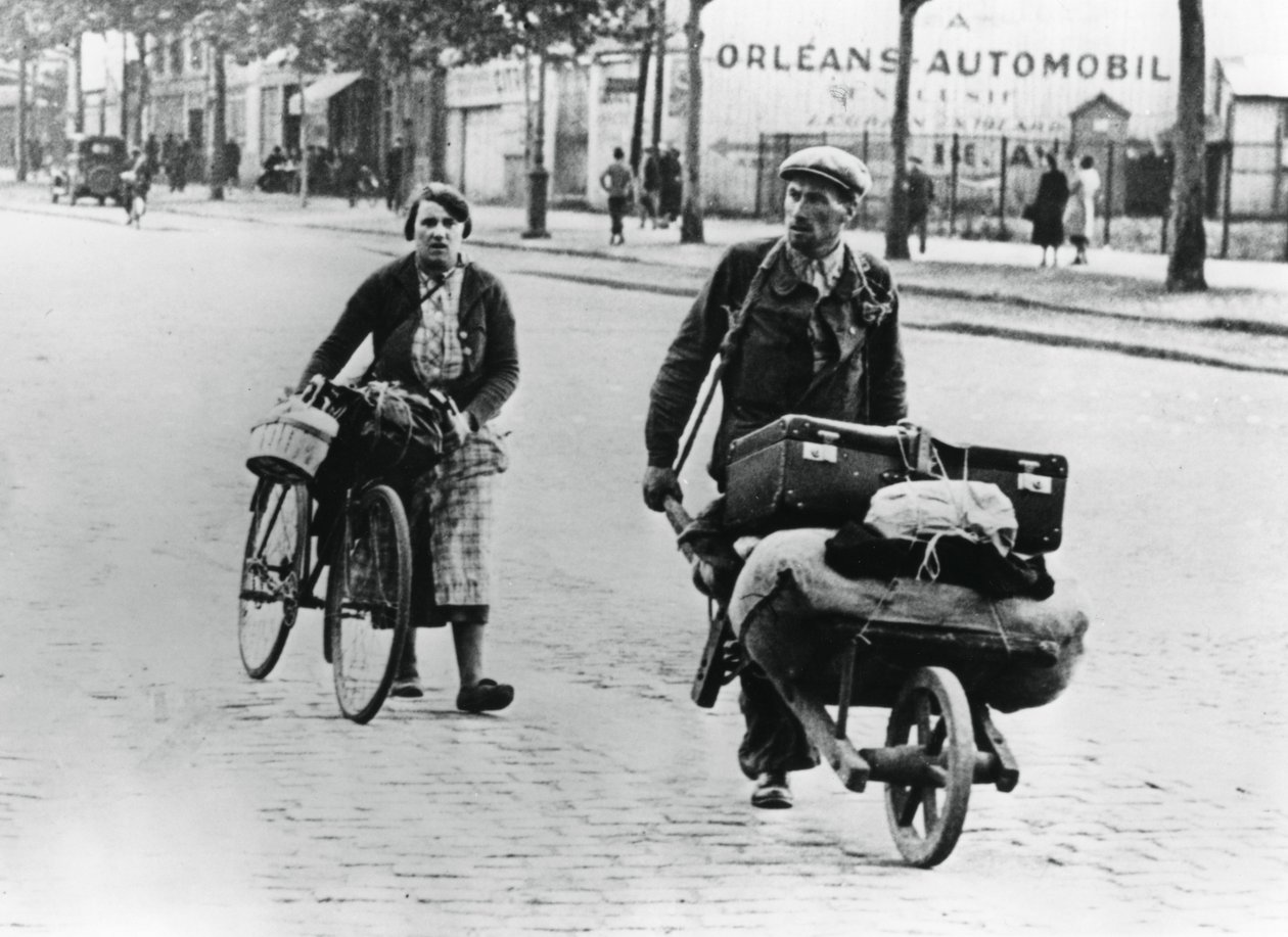 Francouzští uprchlíci vracející se domů po pádu Francie Němcům, Paříž, červenec 1940 od Unbekannt