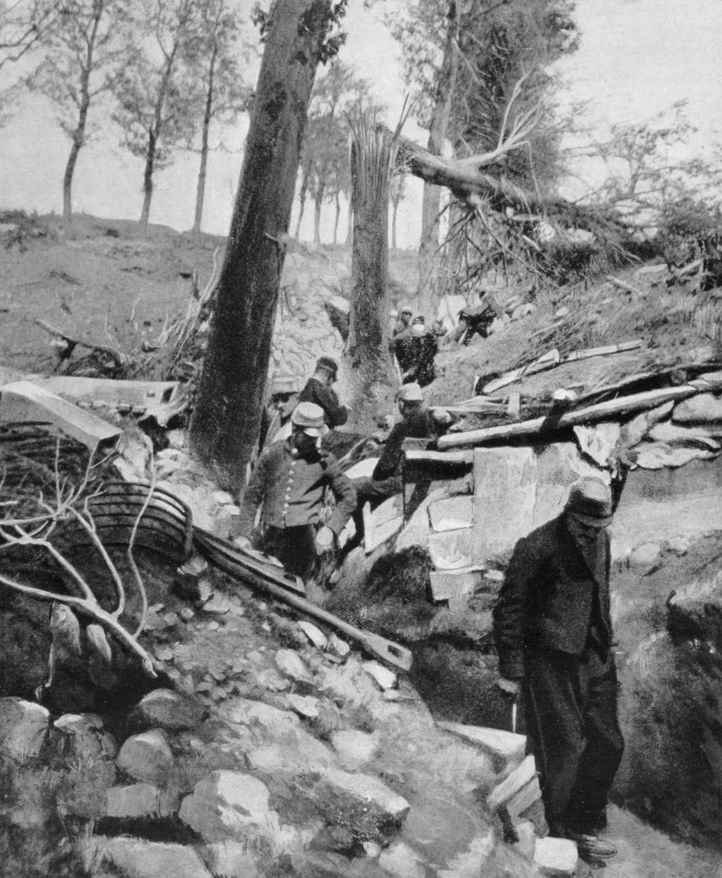 Francouzští vojáci procházející zákopem po těžkém německém bombardování, první světová válka, 1915 od Unbekannt