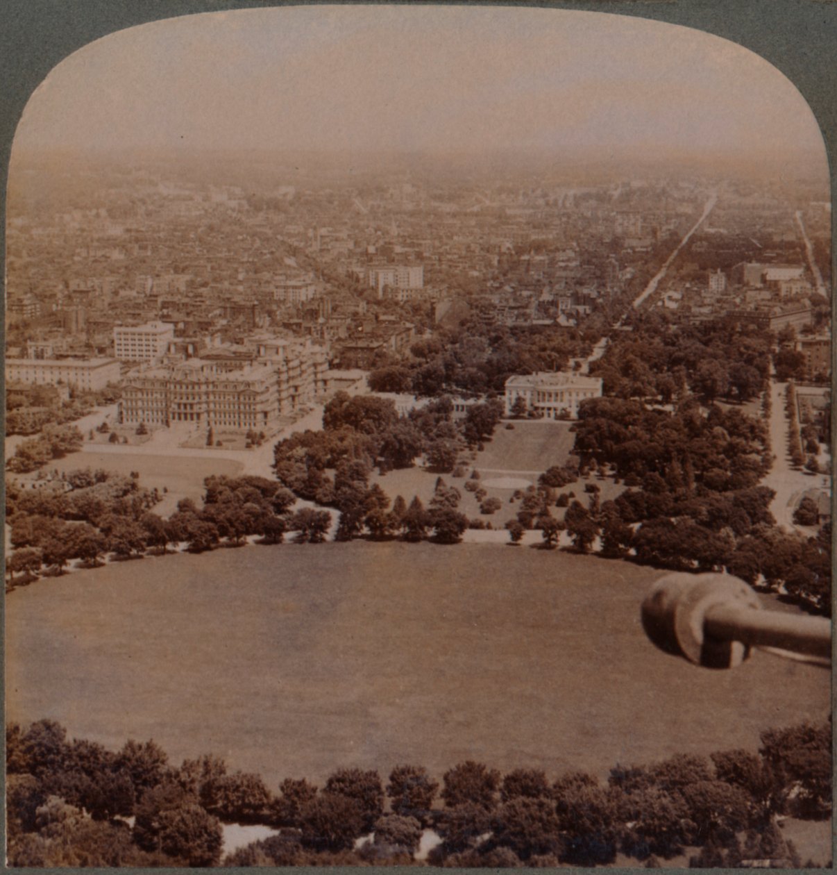 Z Washington Monument N., Bílý dům, ministerstvo financí a zahraničí, Washington, U.S.A., od Unbekannt