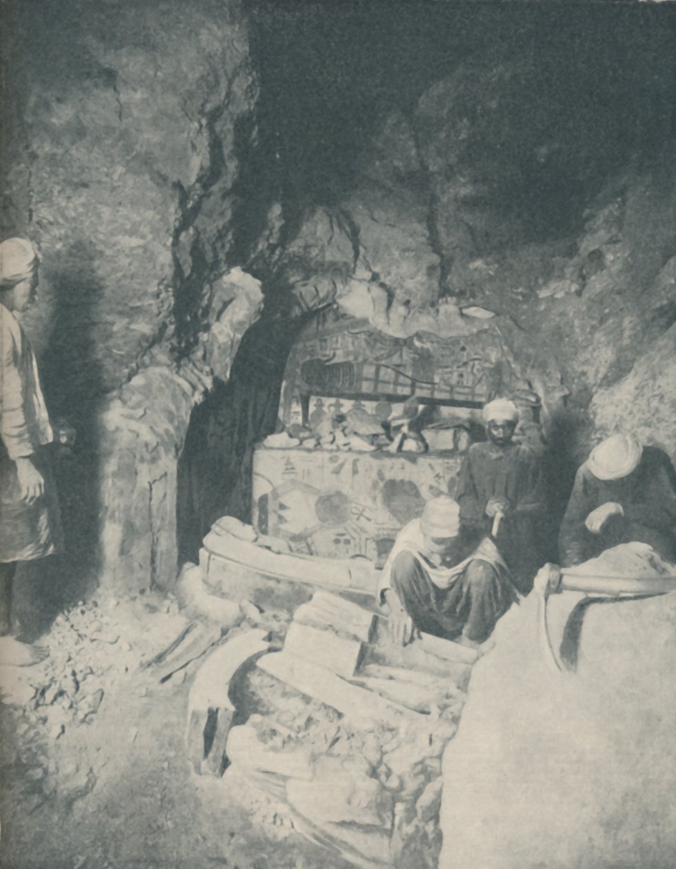 Pohřební komora, kde egyptské mumie čekaly na vzkříšení, c1935 od Unbekannt