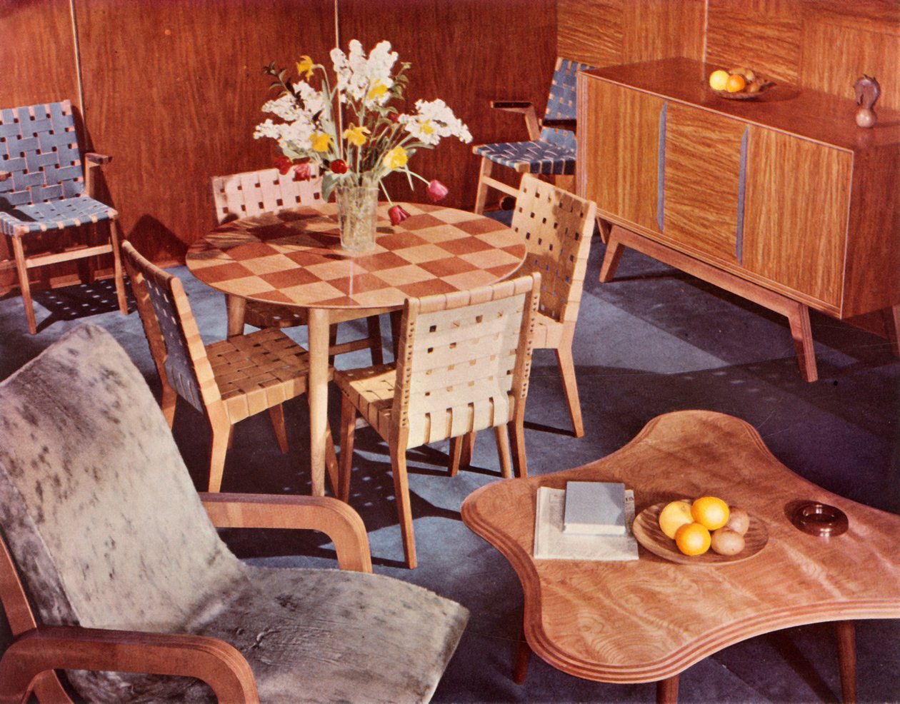 Nábytek navržený Neilem Morrisem a vyrobený H. Morris & Co. Ltd., 1949. od Unbekannt