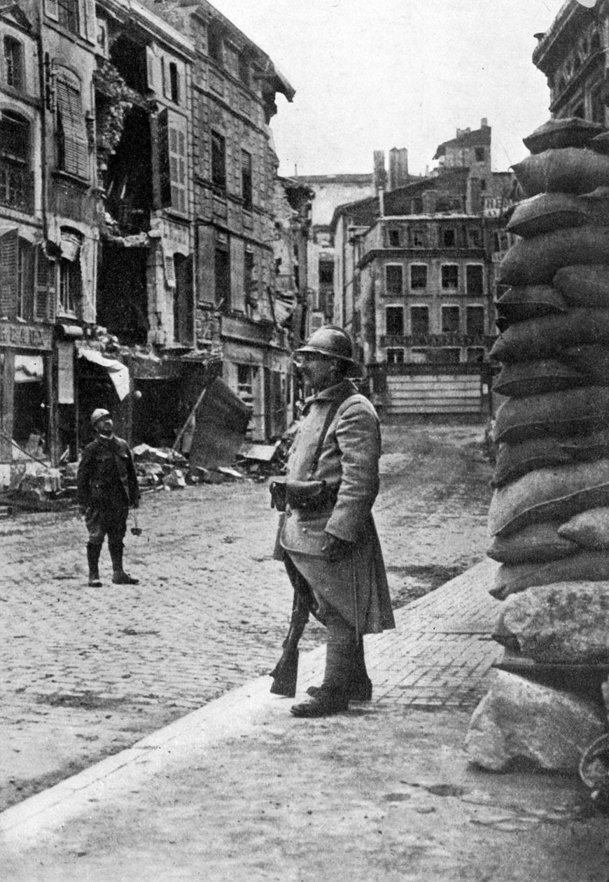 Posádka francouzských vojáků a hasičů, Verdun, Francie, první světová válka, 1916, c1920 od Unbekannt