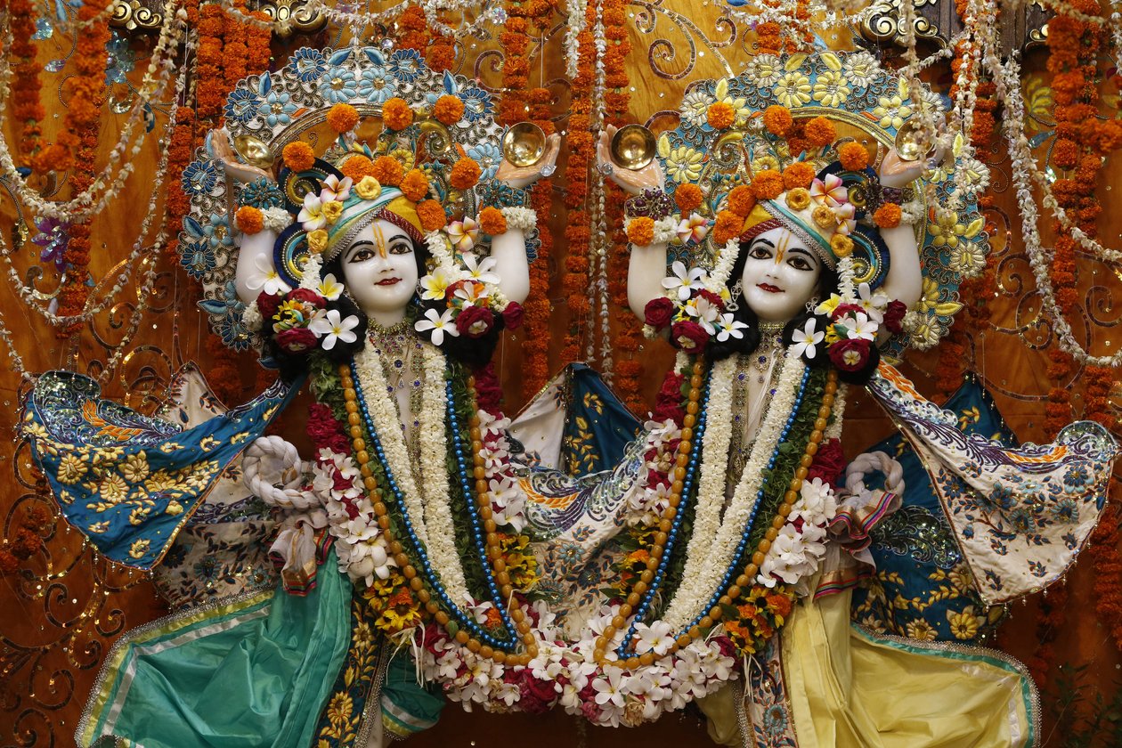 Gaura Neeta Murtis v chrámu Krishna-Balaram, oba. Indie od Unbekannt