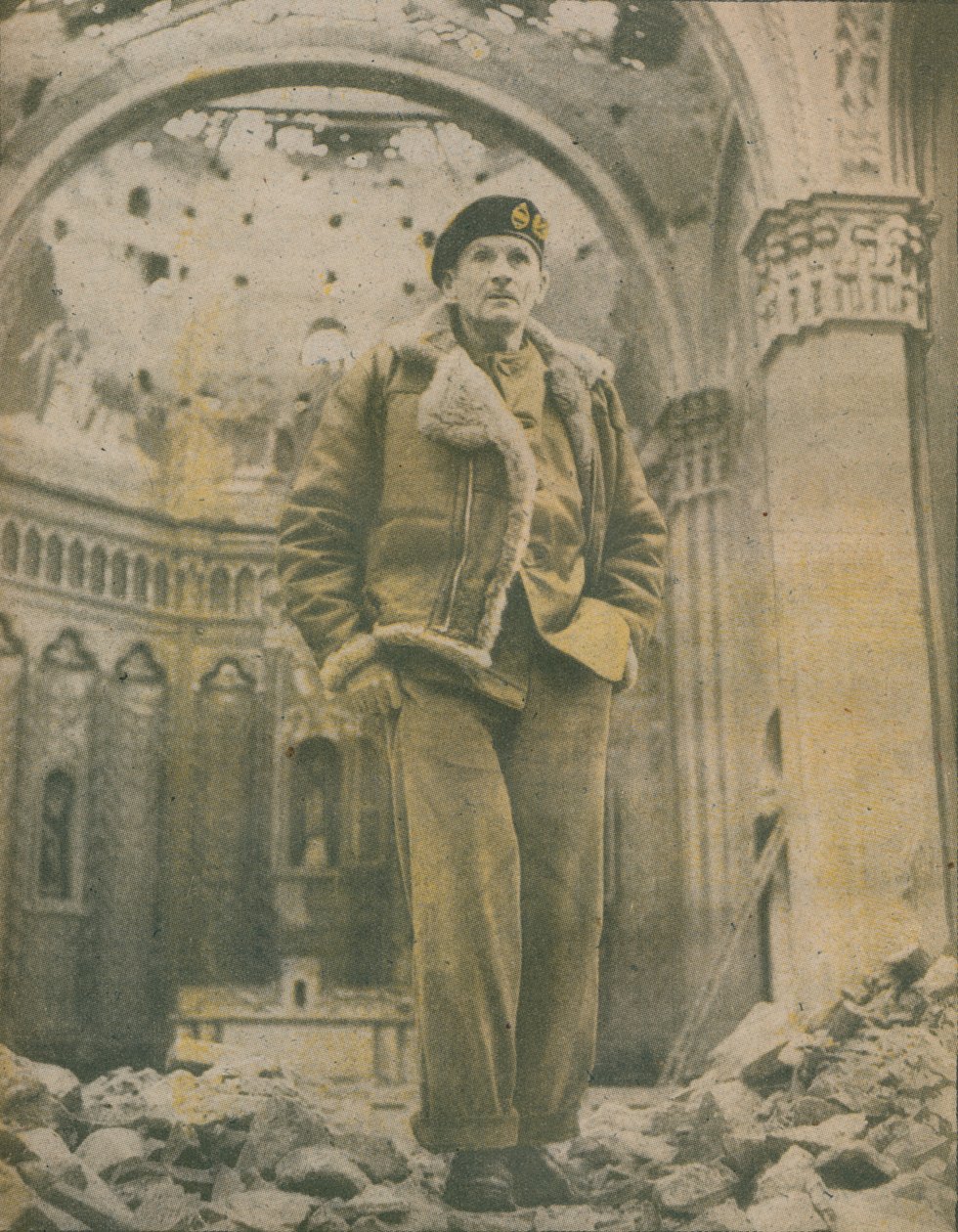 Generál Sir Bernard Montgomery, prozkoumává skořápkou roztrhané ruiny Fossacesie, 1944-1944 od Unbekannt