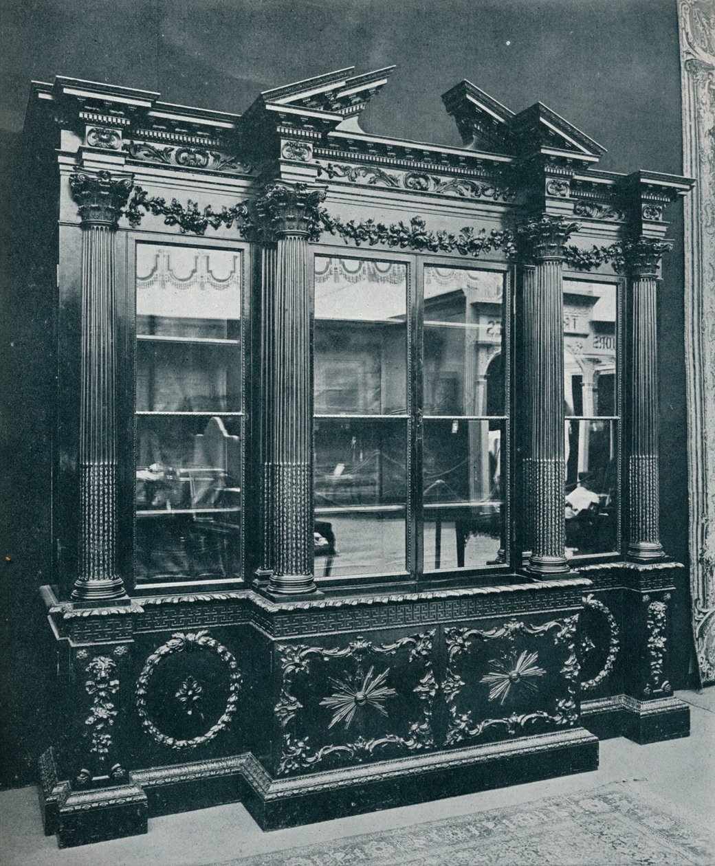 Georgian Cabinet, reprodukováno se svolením H.R.H. Princezna z Walesu, 1908. od Unbekannt