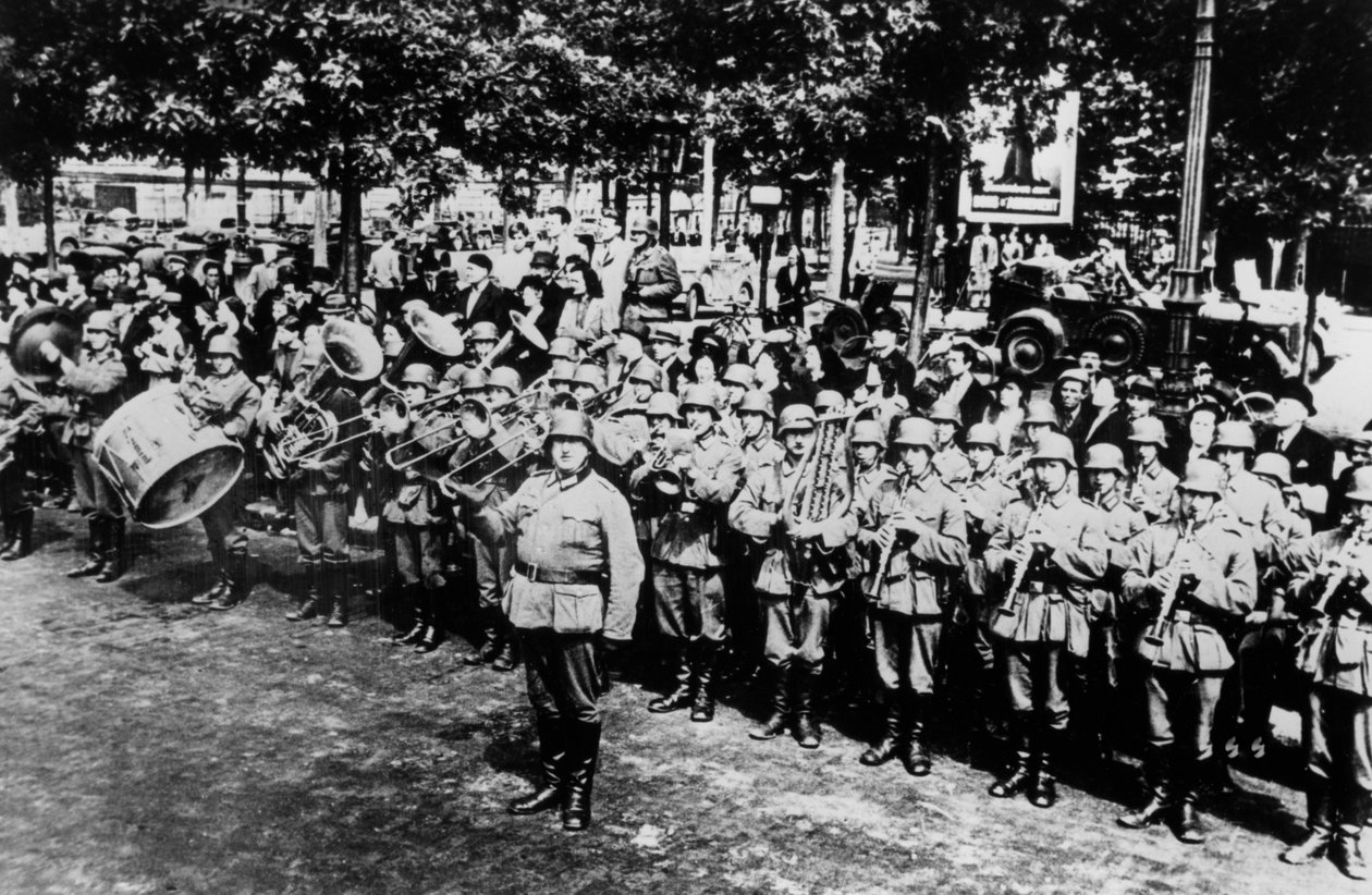 Německá vojenská kapela na přehlídce na Place de lEtoile, Paříž, červen 1940 od Unbekannt