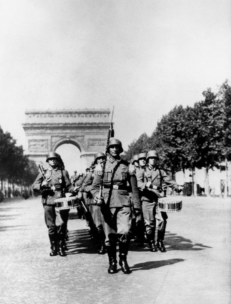 Německá vojenská přehlídka podél Champs Elysees během okupace, Paříž, 1940-1944 od Unbekannt