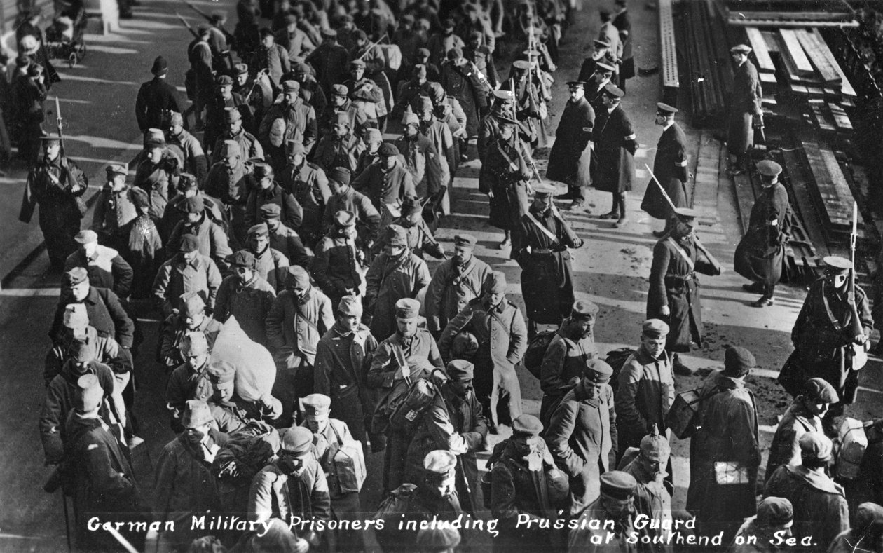Němečtí vojenští zajatci včetně pruských stráží v Southendu na moři, c1914-1915 od Unbekannt