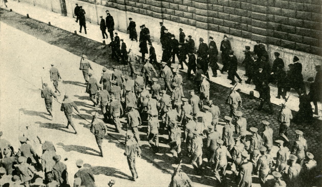 Němečtí zajatci z SMS Magdeburg v Petrohradě, Rusko...srpen 1914, c1920. od Unbekannt