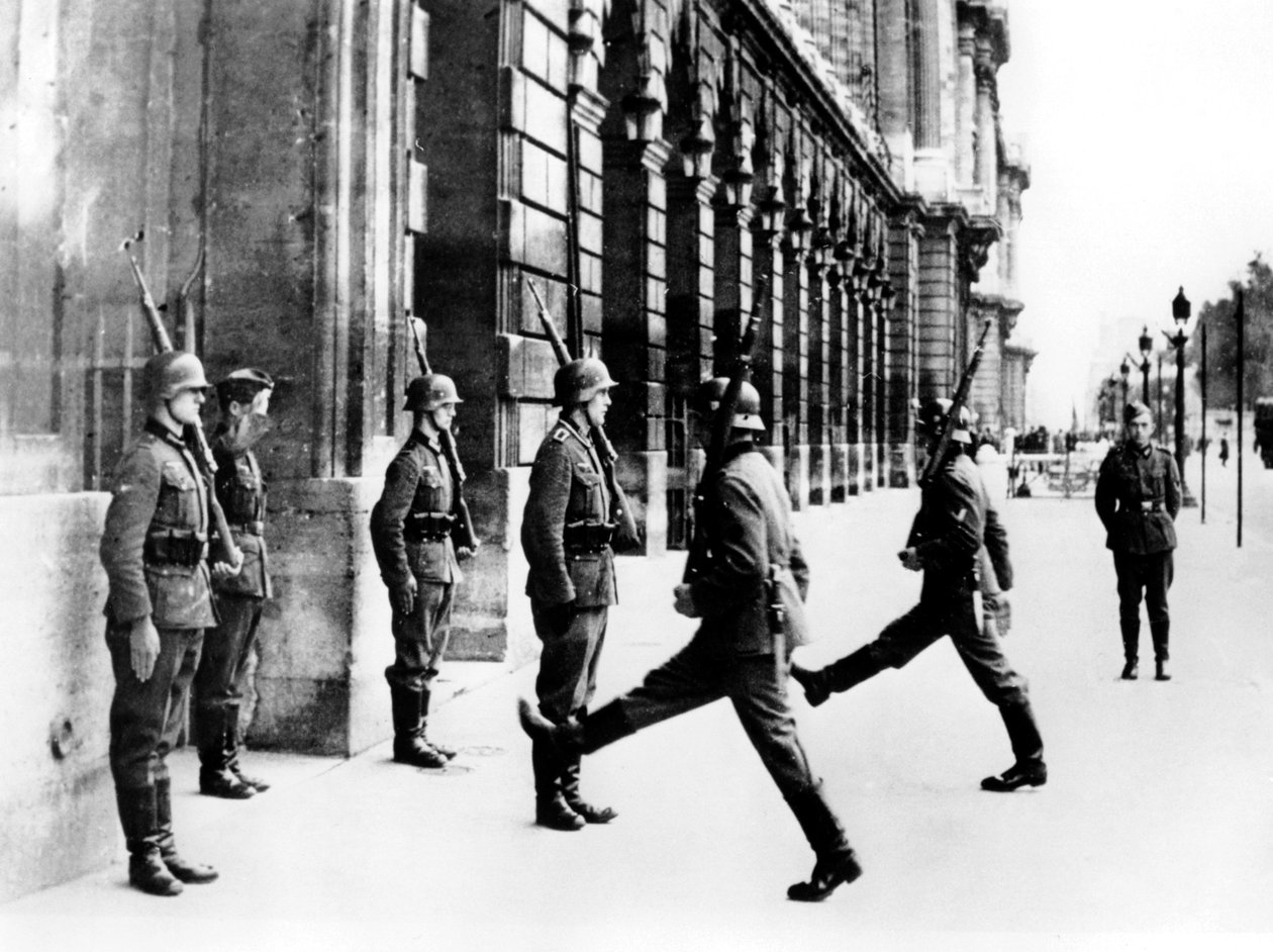 Němečtí vojáci na stráži před hotelem Crillon, Paříž, 7. října 1940 od Unbekannt