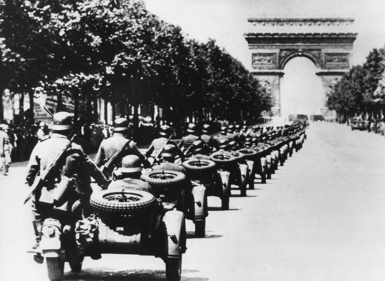 Němečtí vojáci na Champs Elysees, Paříž, 14. června 1940 od Unbekannt