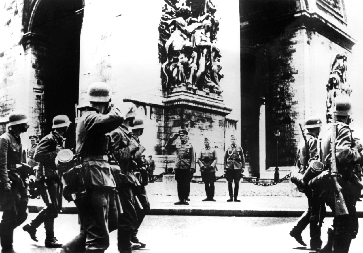 Německé jednotky pochodující kolem Vítězného oblouku, Paříž, 14. června 1940 od Unbekannt