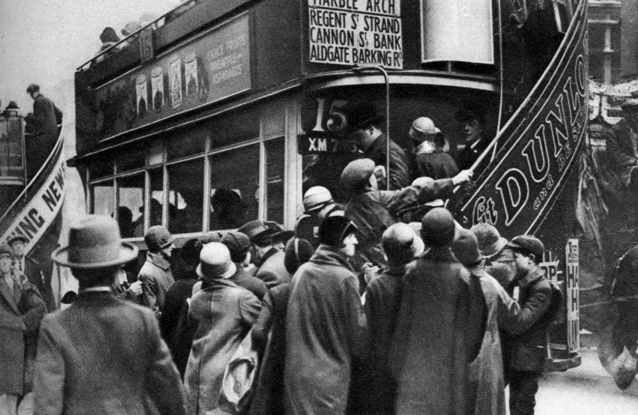 Nástup do autobusu v Ludgate Hill, Londýn, 1926-1927 od Unbekannt