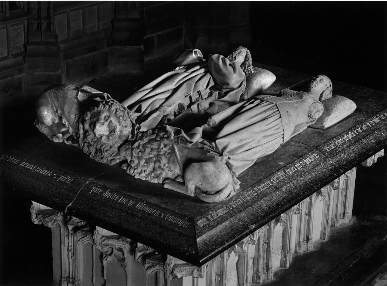 Gotické umění: Gisants od Karla I. Bourbonského (1401-1457) a Anežky Burgundské (1407-1476) vyřezávané Jacquesem Morelem (1417-1459). 1448-1453. Kostel Saint Pierre de Souvigny (Allier). od Unbekannt