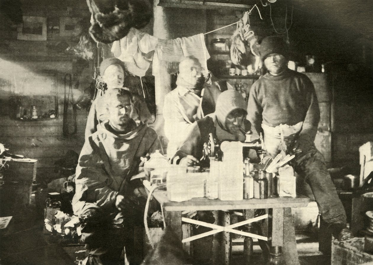 Skupina v chatě v létě: Joyce u šicího stroje, 1908, 1909. od Unbekannt