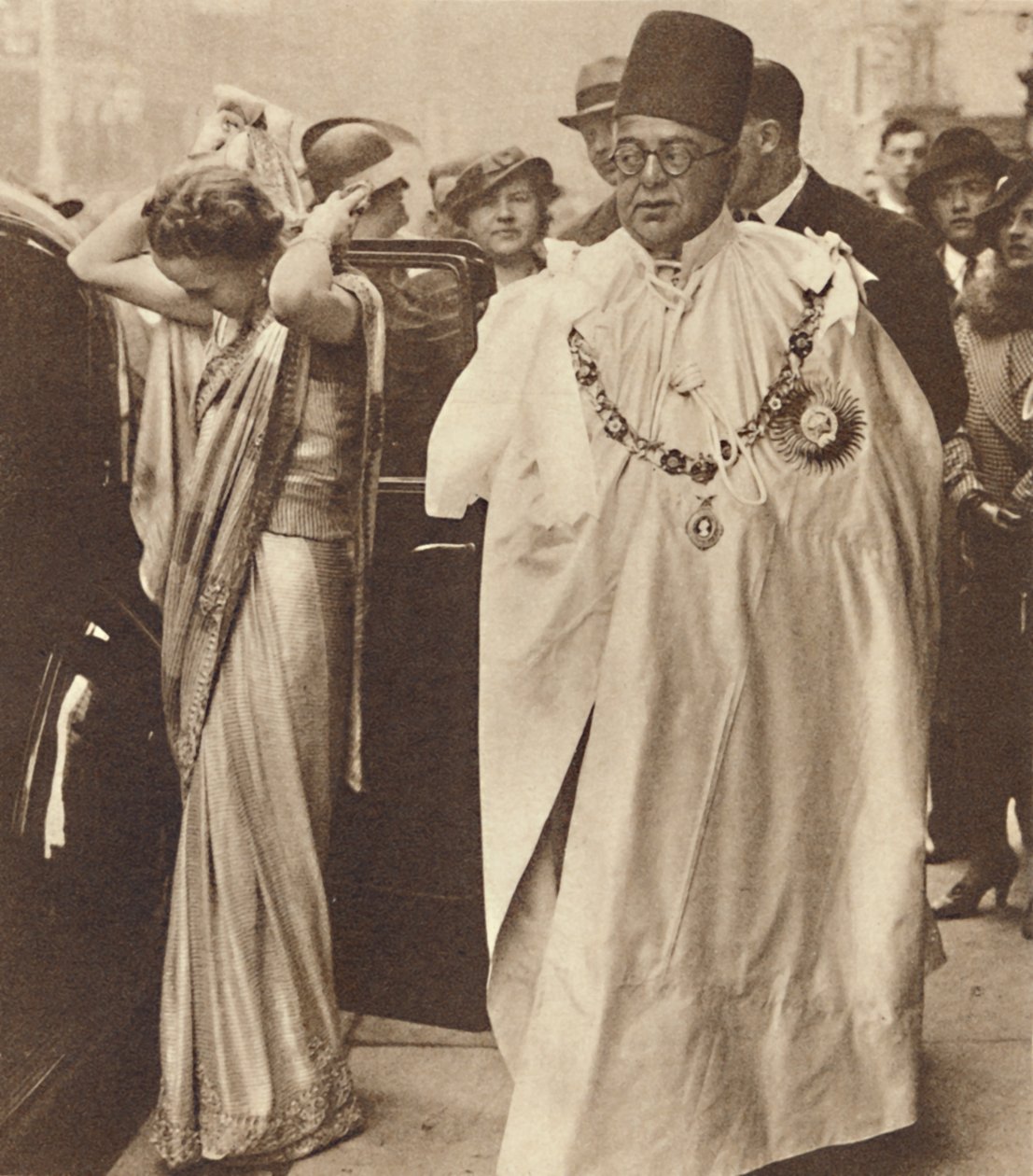 H. H. Princ Aga Khan a Begum Aga Khan, 12. května 1937 od Unbekannt