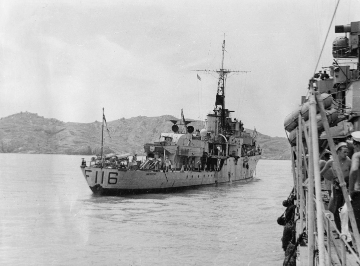 HMS Amethyst, po akci na řece Jang-c