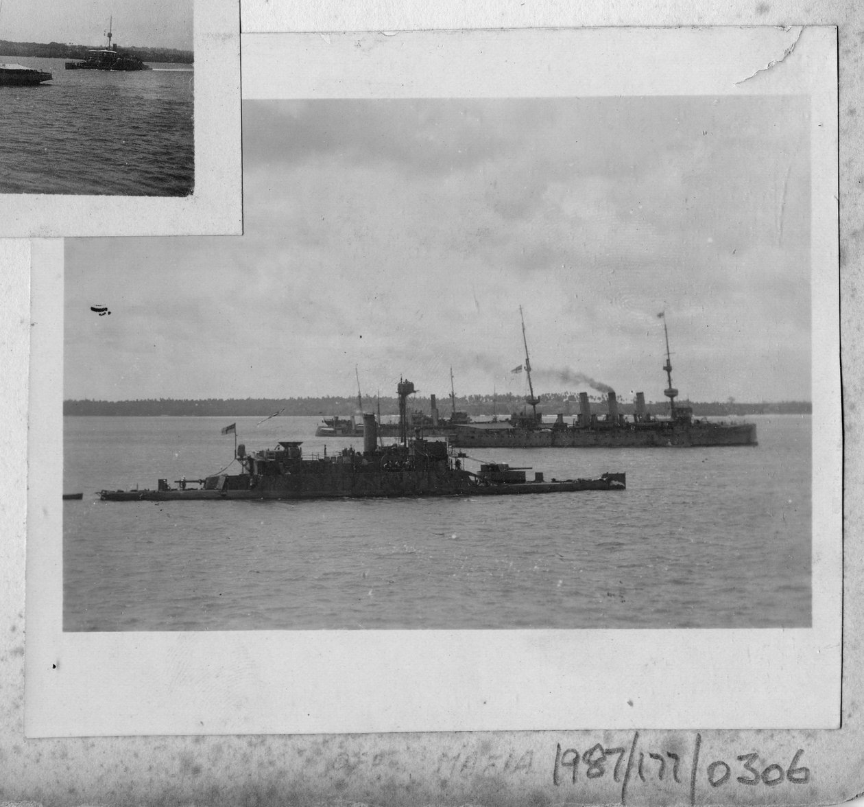 HMS Mersey u ostrova Mafia, Tanzanie, souostroví Zanzibar od Unbekannt