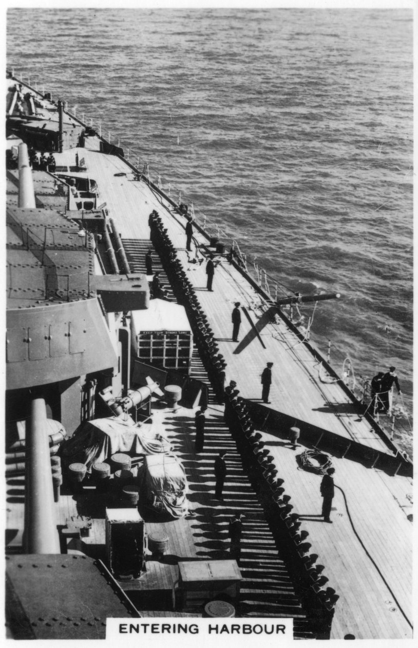 HMS Nelson vplouvající do přístavu v Portsmouthu, 1937 od Unbekannt