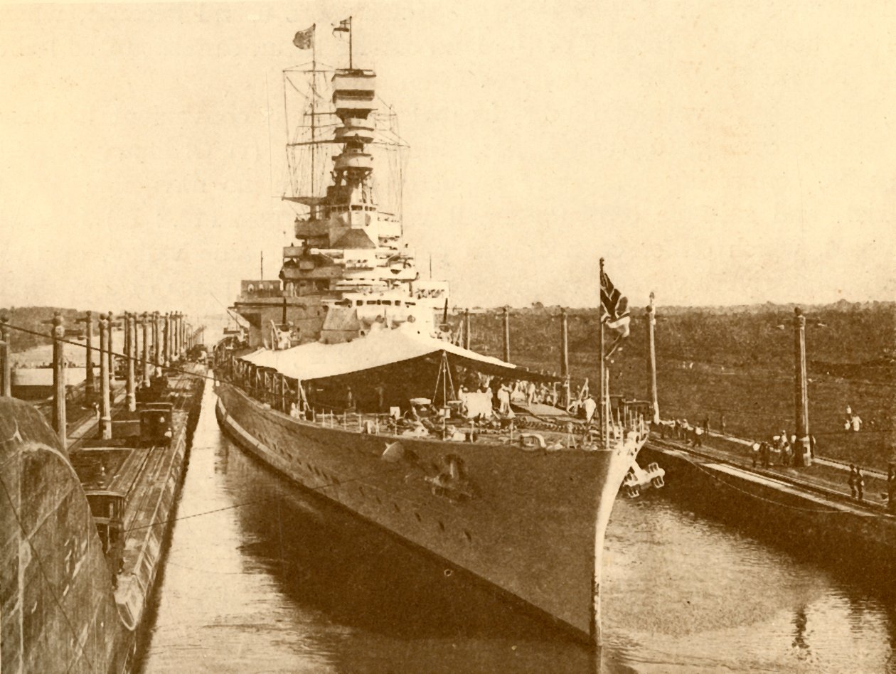 H.M.S. Renomé proplouvající Panamským průplavem s vévodou a vévodkyní z Yorku na palubě, c1930 od Unbekannt