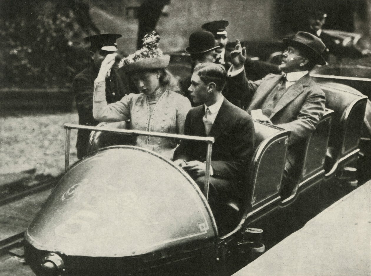 Jeho Veličenstvo a princezna Mary na alpské železnici, výstava Earls Court, 1913, 1937. od Unbekannt