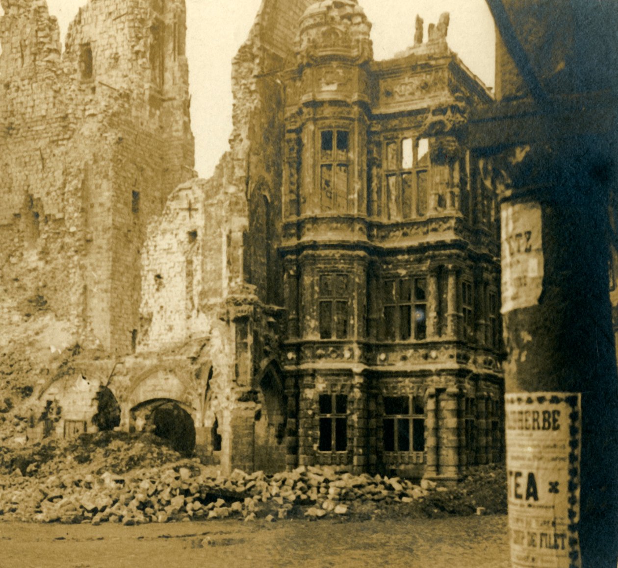 Hôtel de Ville, Arras, severní Francie, c1914-c1918. od Unbekannt