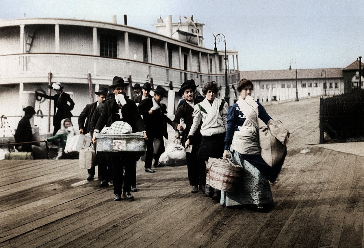 Imigranti do USA přistávající na Ellis Island, New York, c1900 od Unbekannt