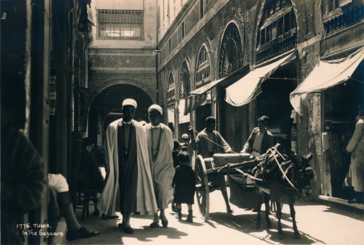 In The Bazaar, Tunis, Egypt, 1936 od Unbekannt