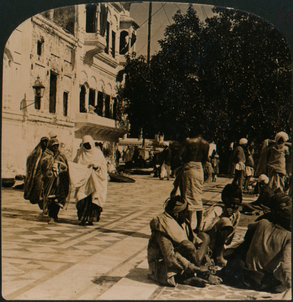 Na nádvoří Zlatého chrámu. Amritsar, Indie, 1907 od Unbekannt