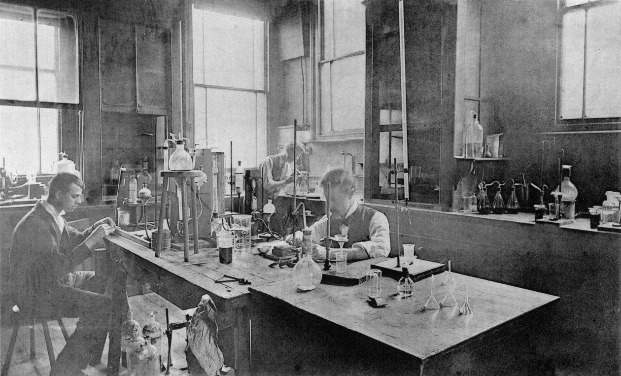 Průmyslová laboratoř v Thomas Firth & Sons Norfolk Works, Sheffield, c1900 od Unbekannt