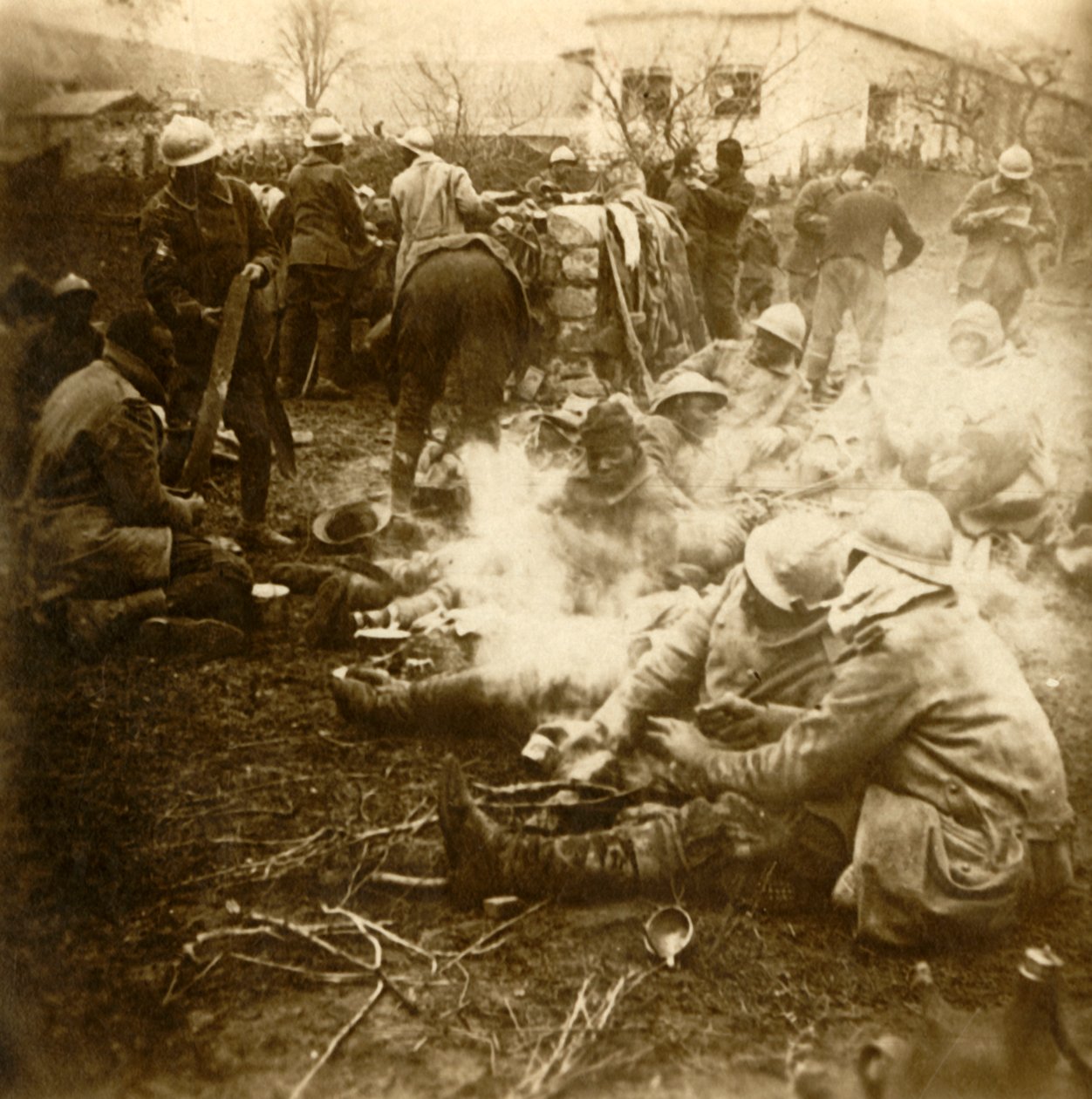 Pěšáky v provizorní kuchyni, Cussy farm, Craonne, severní Francie, c1914-c1918 od Unbekannt