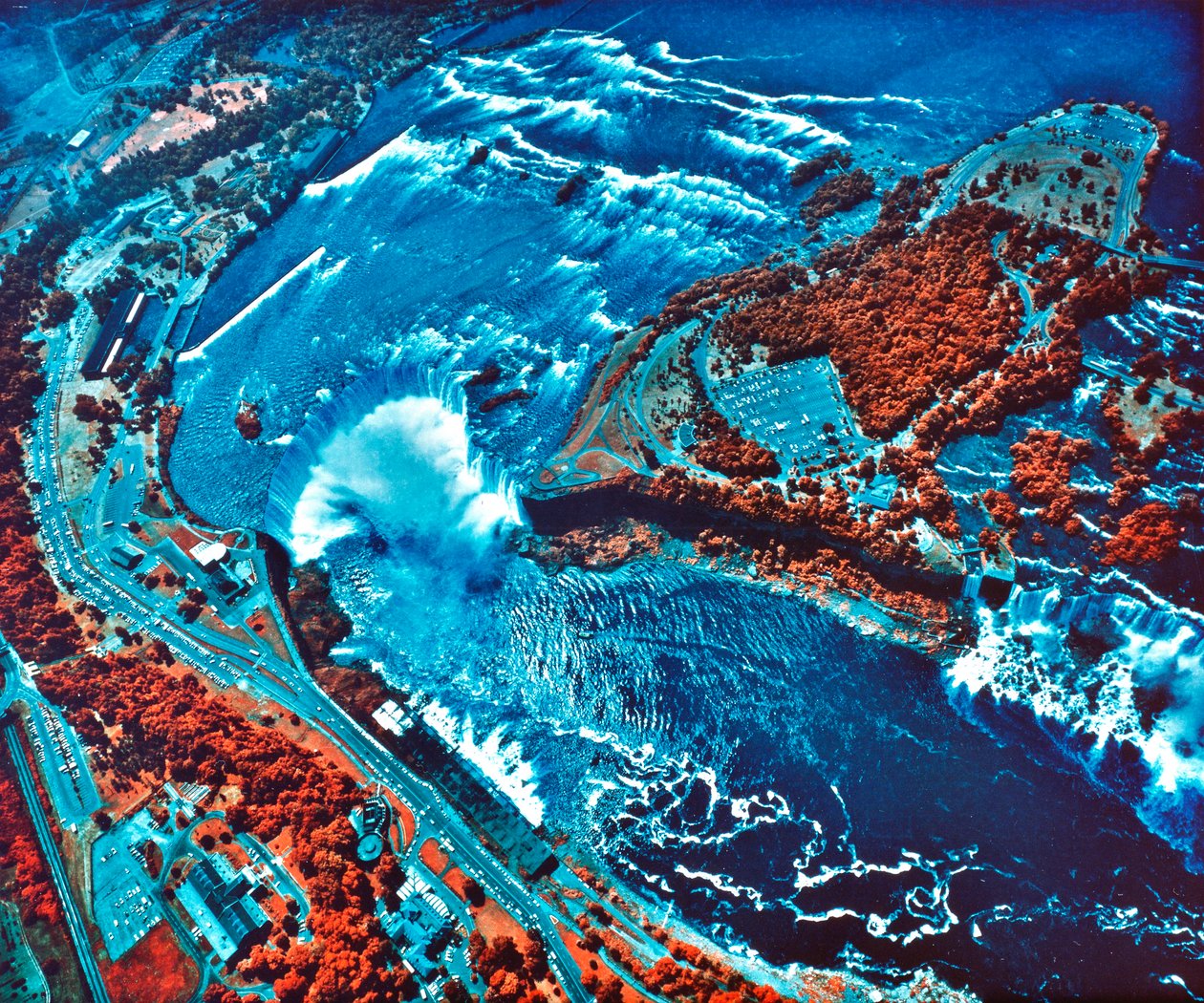 Infračervená fotografie Niagarských vodopádů pořízená z letadla NASA Earth Survey 2 od Unbekannt