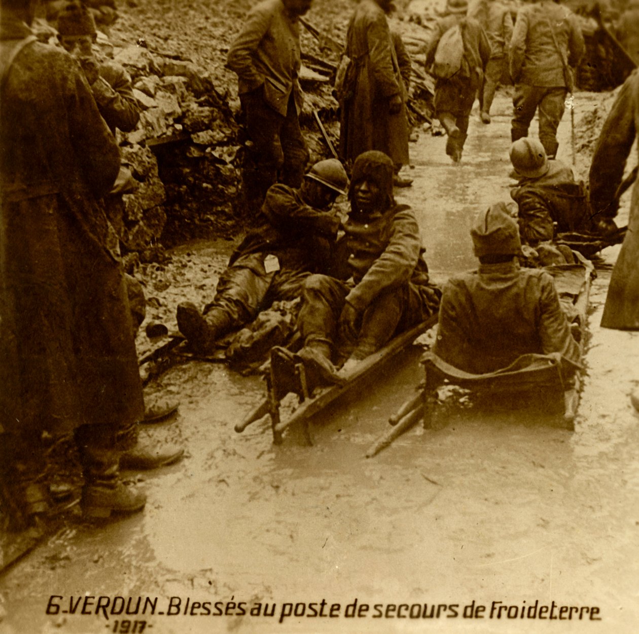 Zranění vojáci na stanovišti první pomoci, Froideterre, Verdun, severní Francie, 1917 od Unbekannt