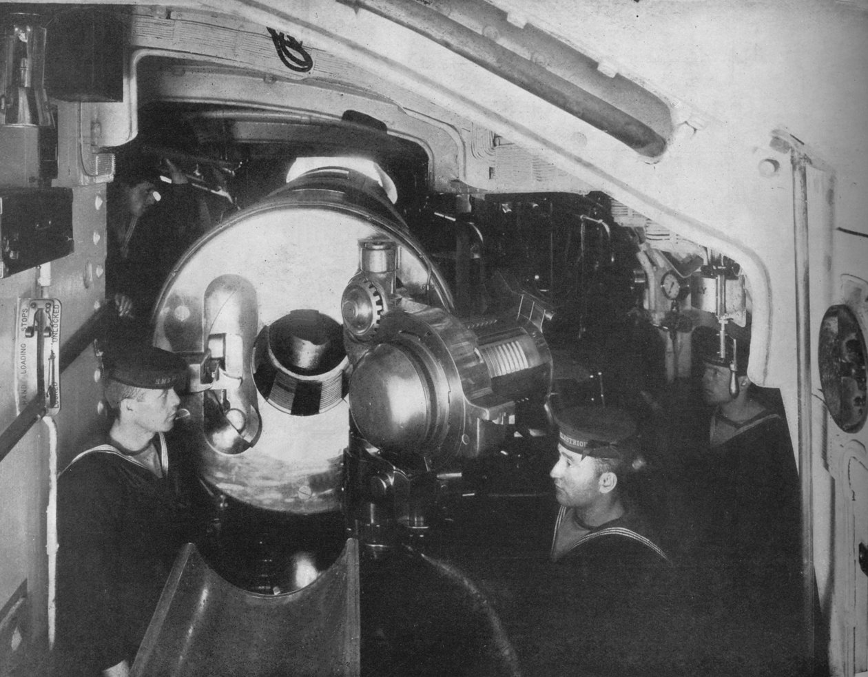 Uvnitř Barbette of a Battleship ukazující otevřený závěr 135palcového děla, 1914 od Unbekannt
