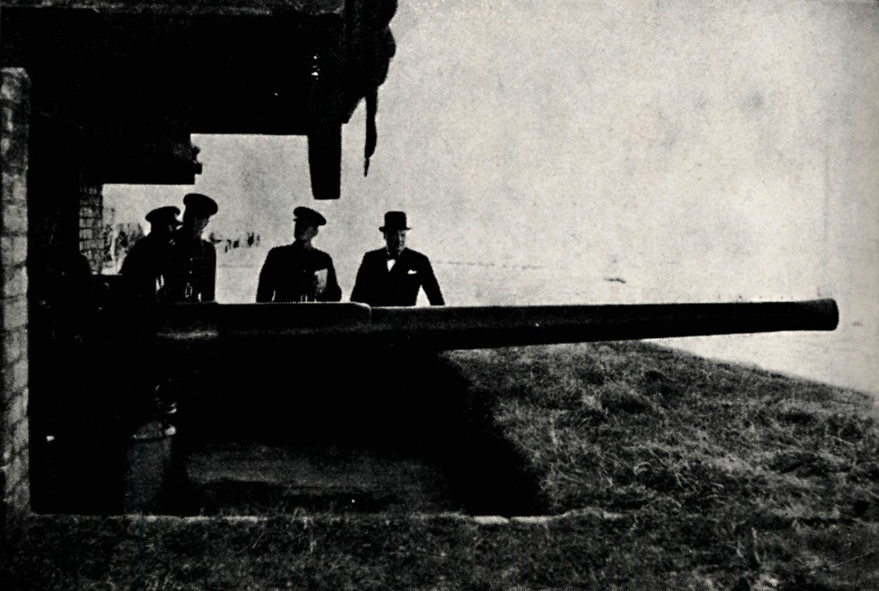 Inspecting Coastal Defences, c1940, 1945. od Unbekannt