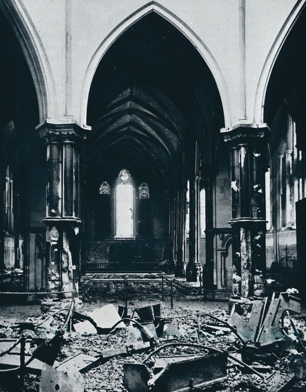 Interiér chrámového kostela po požáru, 1941 od Unbekannt
