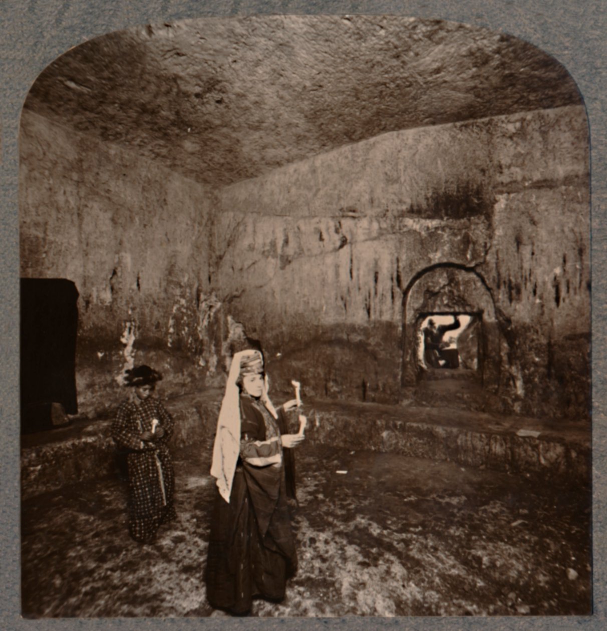 Interiér hrobek králů na cestě do Nábulusu, c1900 od Unbekannt