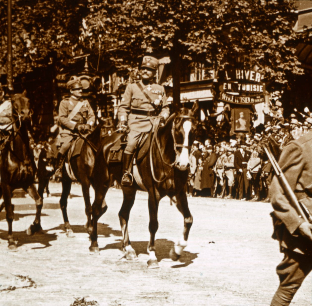 Italští důstojníci během vítězné přehlídky, 1918 od Unbekannt