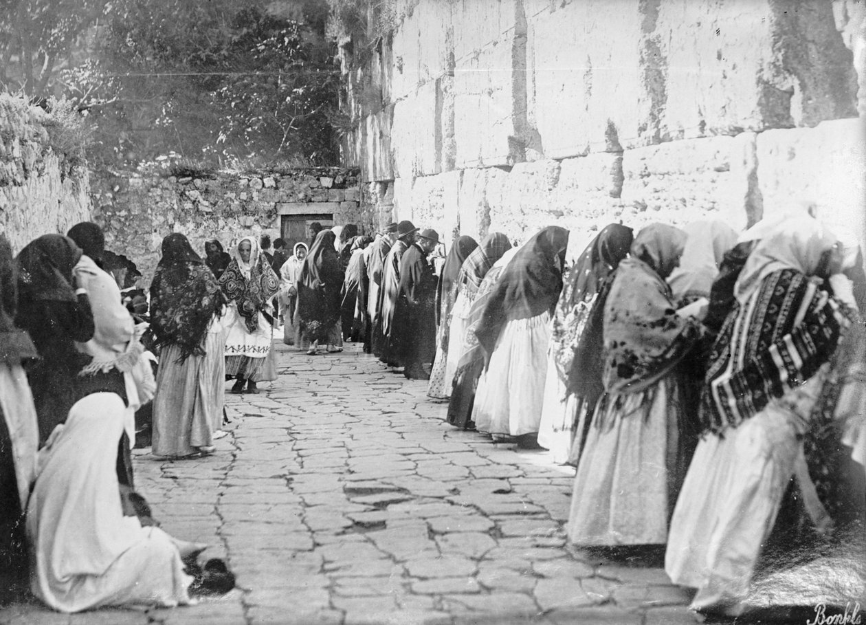 Jeruzalém, u Zdi nářků v pátek kolem roku 1909-1910 (černobílá fotografie) od Unbekannt