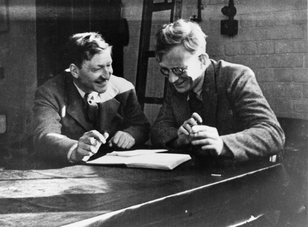 John Cockcroft a George Gamow, c 1930 od Unbekannt