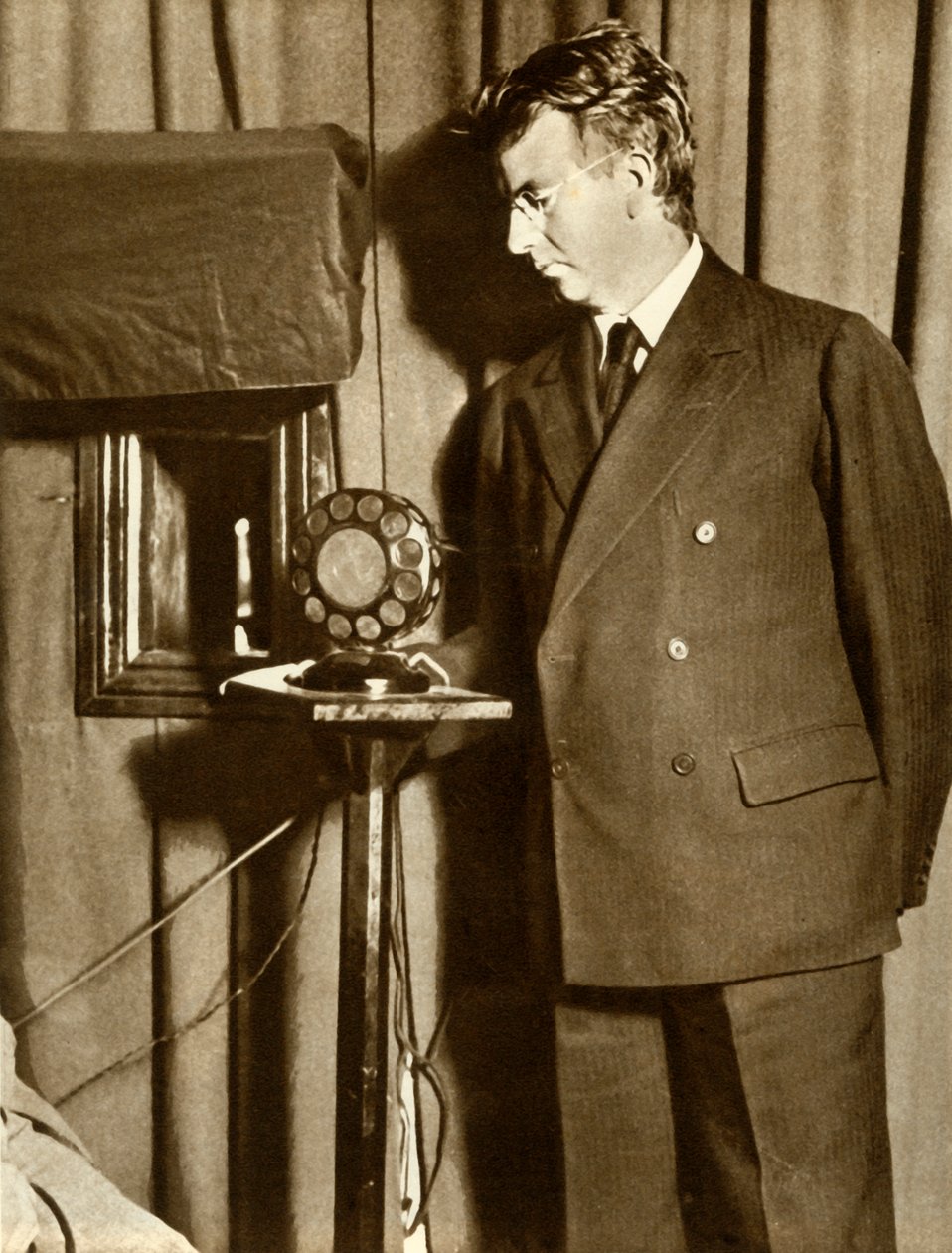 John Logie Baird sledoval první hru, která měla být vysílána, 14. července 1930, 1935. od Unbekannt