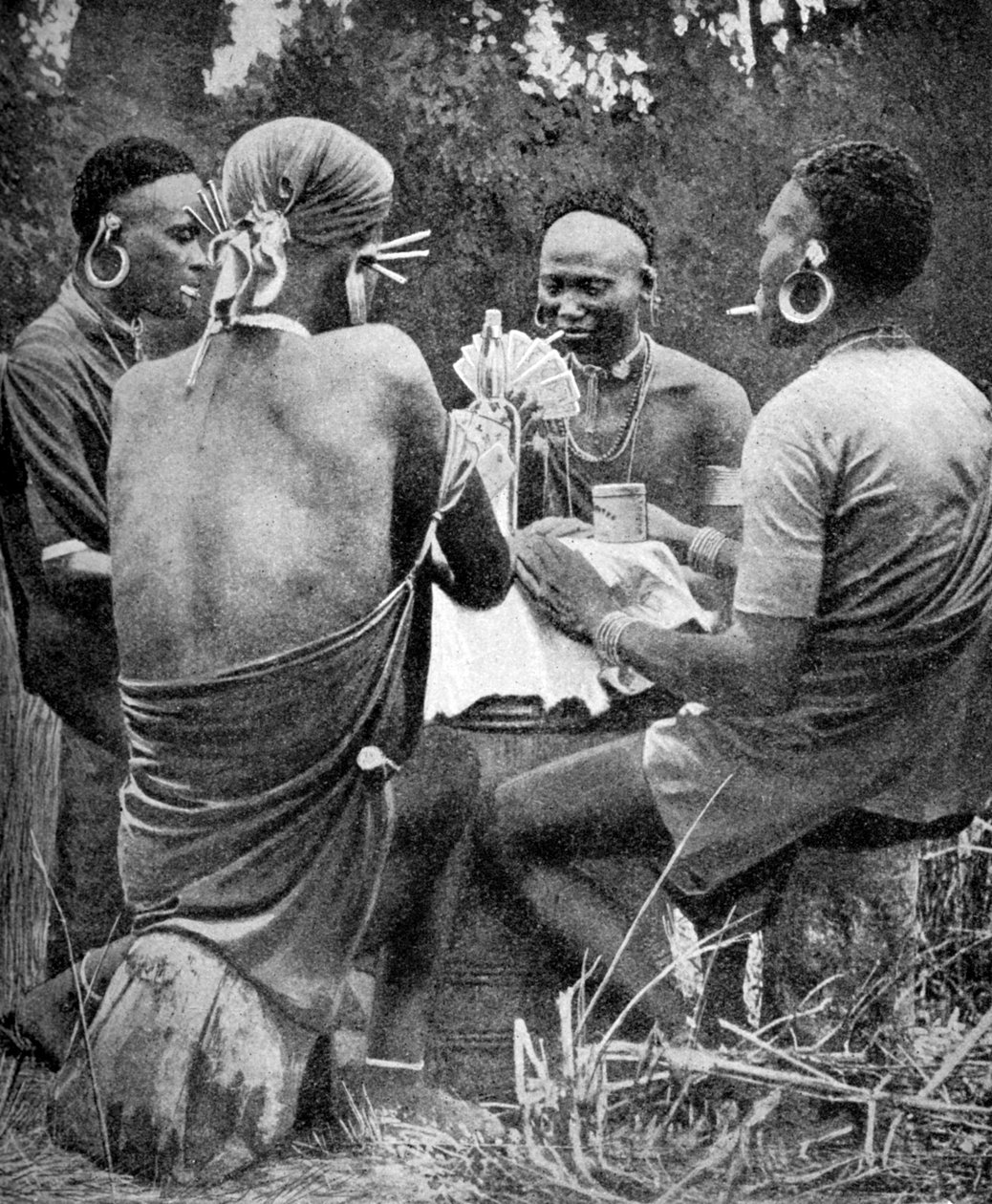 Keňští muži hrají karty, 1922 od Unbekannt