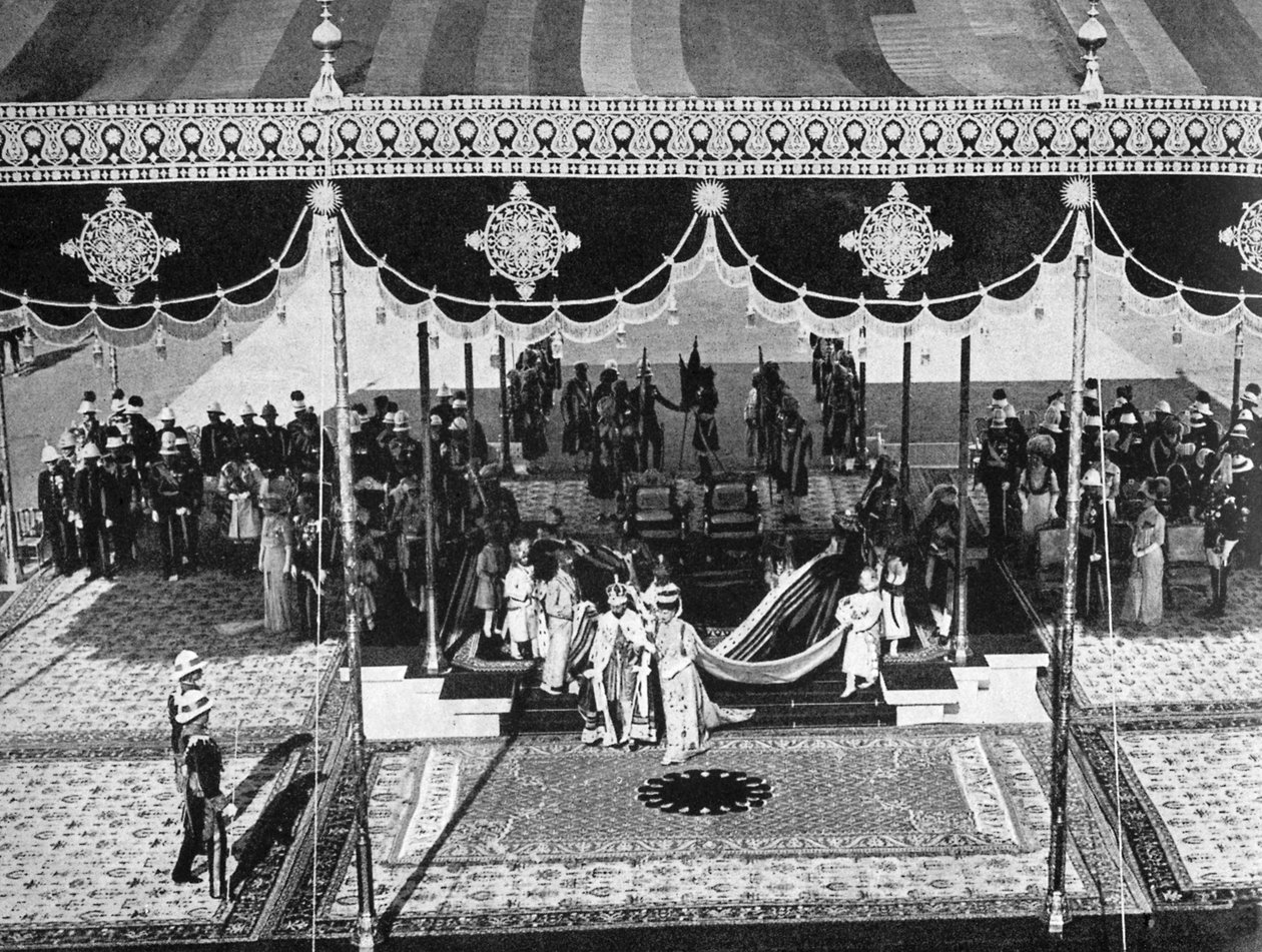 King George V 1865-1936 a Queen Mary 1867-1953 v Dillí Durbar, Indie, 1911 1936 od Unbekannt